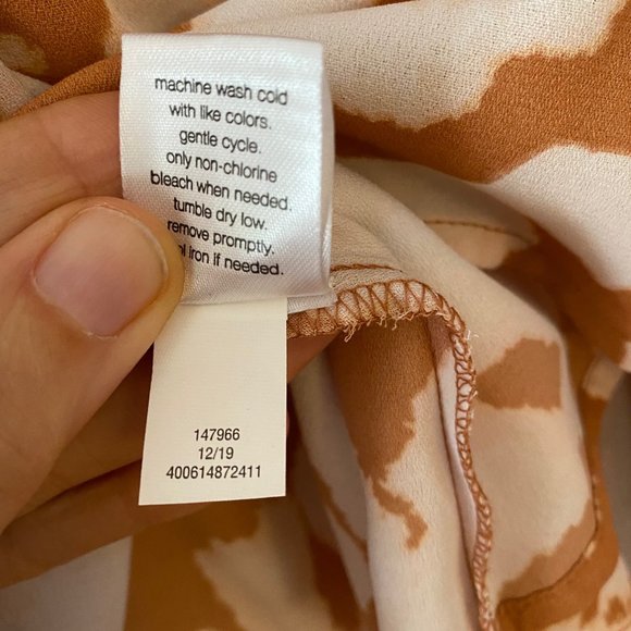 Elizabeth and James Tie Front Printed Blouse L - Picture 5 of 5